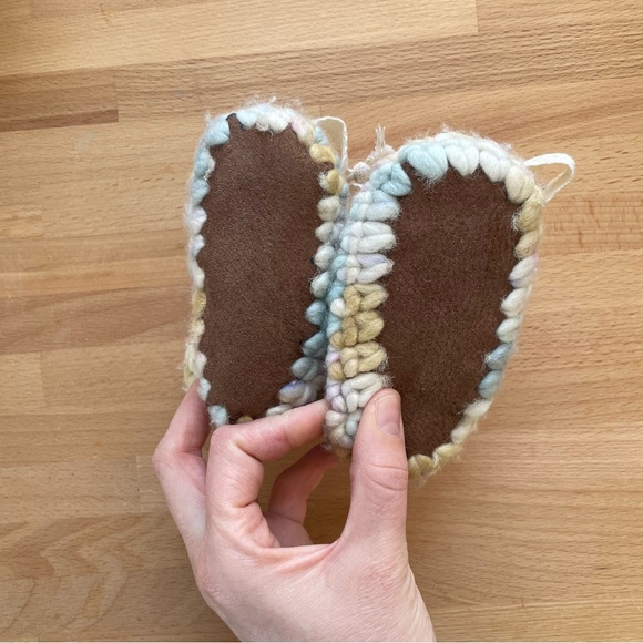 Beautiful, soft, wool and sheepskin baby booties - Picture 2 of 6